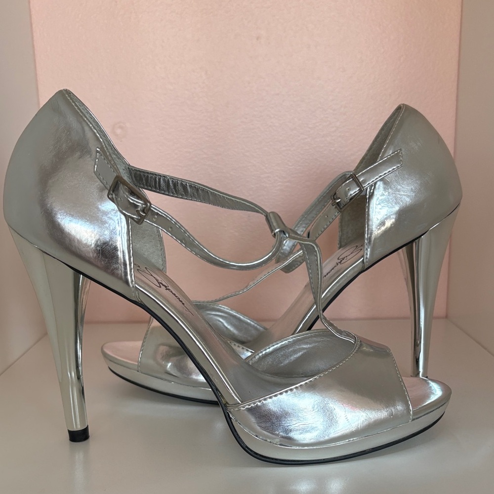 NWOB Jessica Simpson Elegant Silver High Heels in size 8B / 38